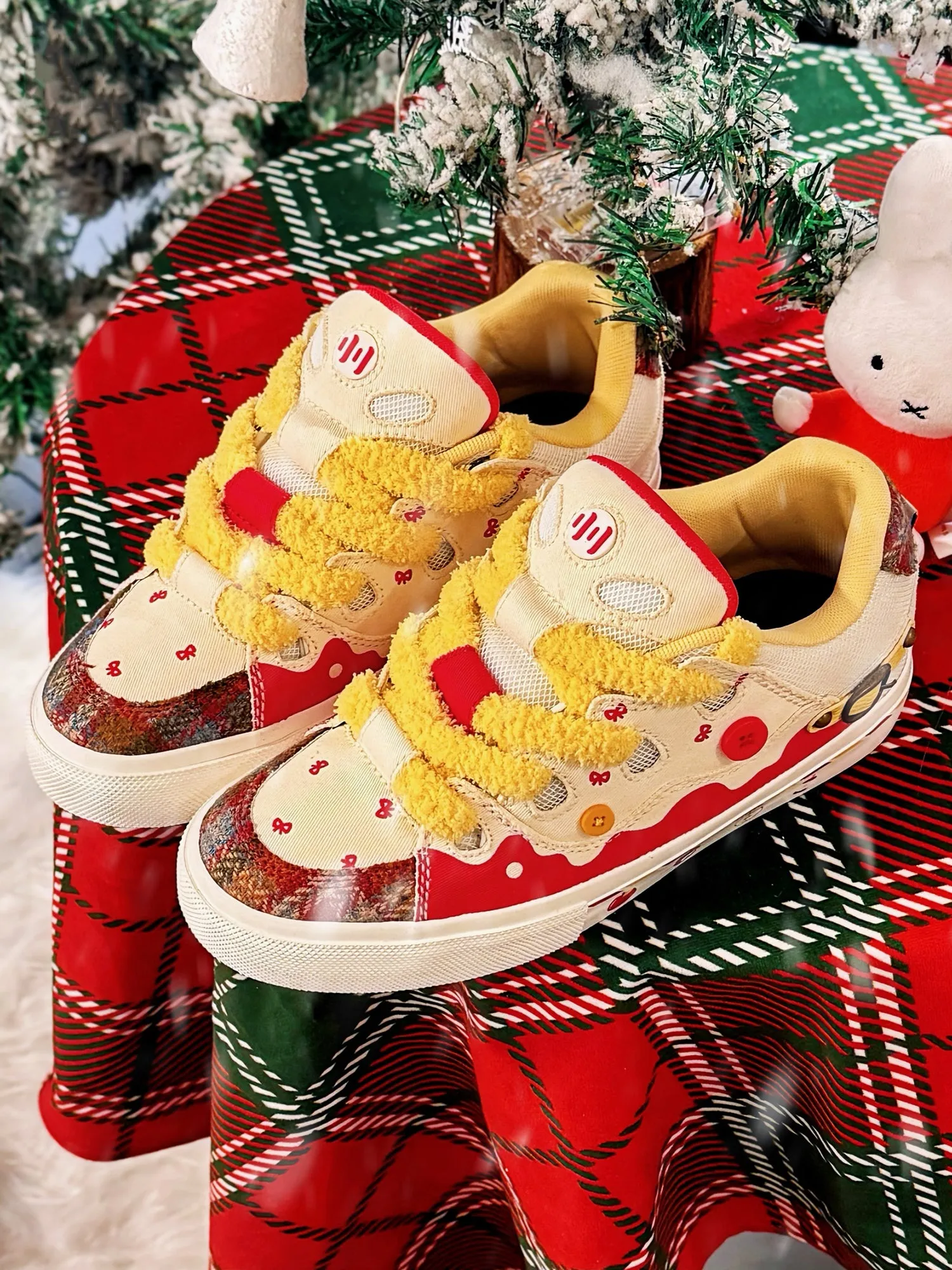 Apple-Inspired Casual Puffer Shoes